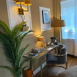 Boutique Sarah מלון 4*