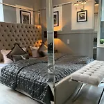 מלון Boutique Sarah 4*