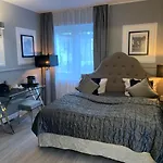 מלון Boutique Sarah 4*