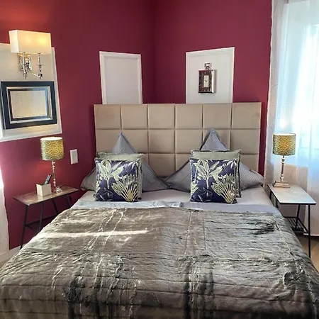 Отель Boutique Sarah